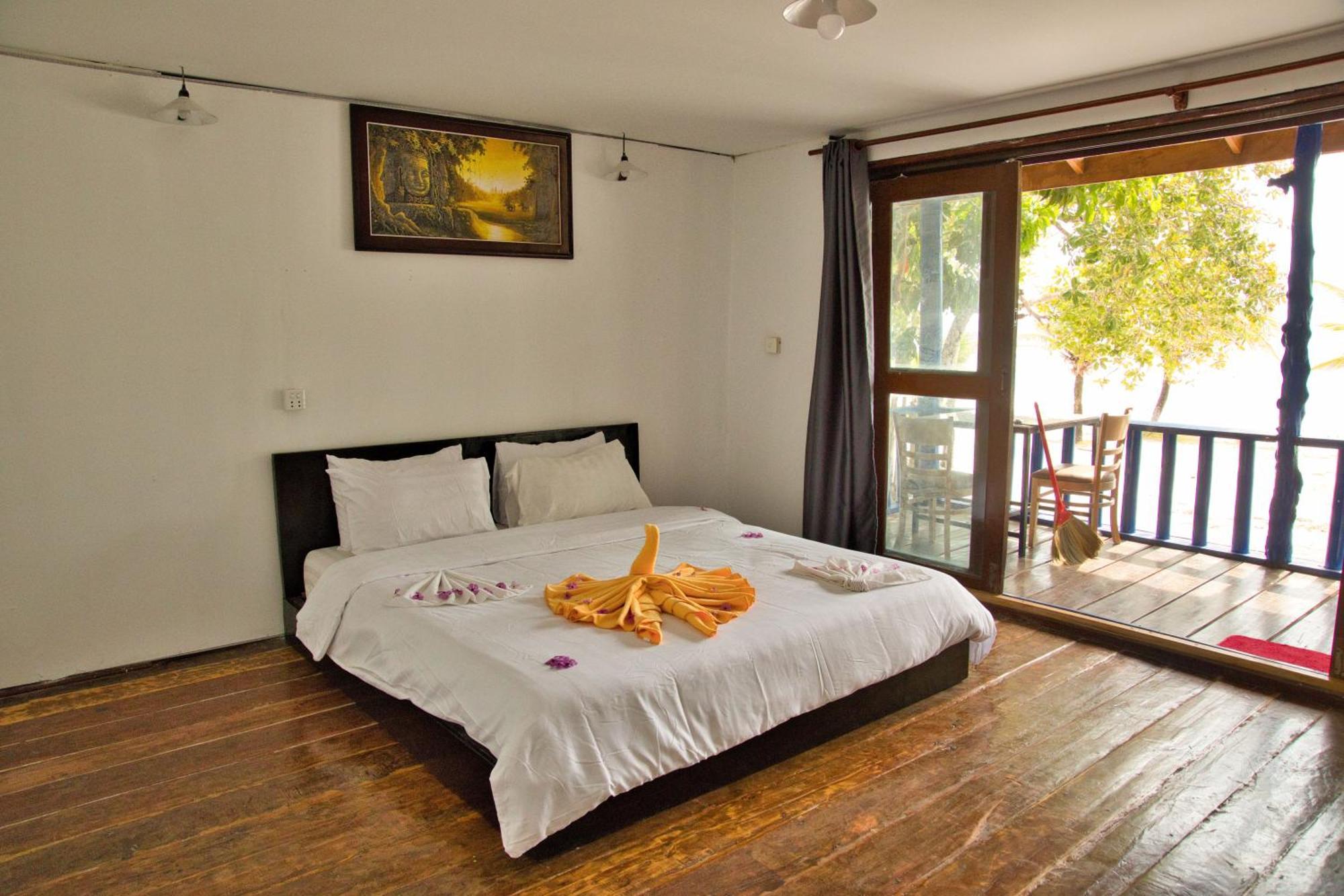 Koh Rong Beach Hostel And Bungalows Kaoh Touch Exterior foto