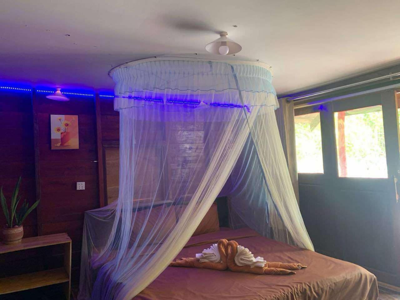 Koh Rong Beach Hostel And Bungalows Kaoh Touch Exterior foto